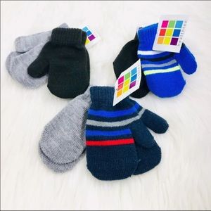 Healthtex children’s one size mittens. 6 months +